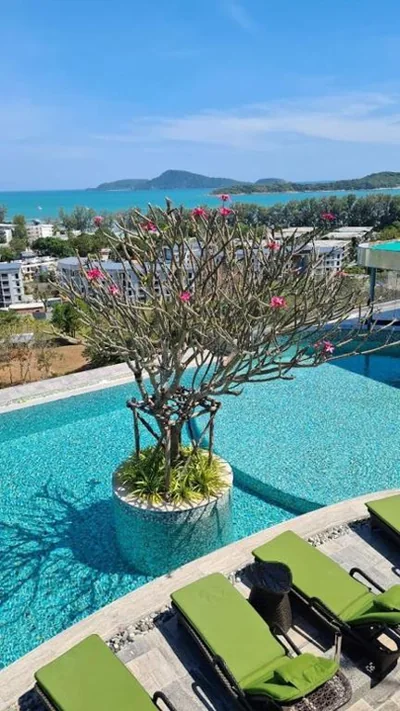 Appartamento con terrazza — Appartements avec piscine
